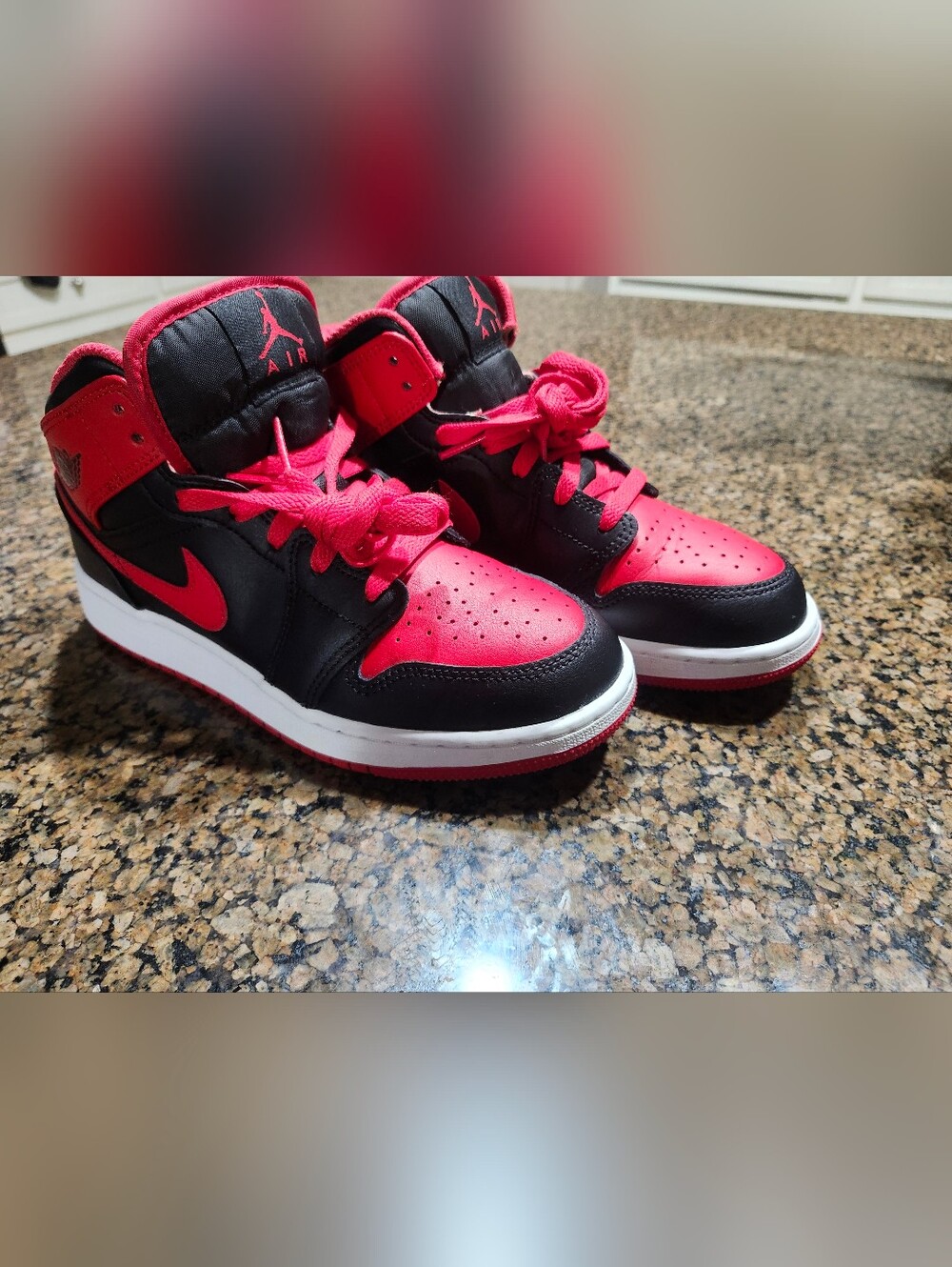 Nike Air Jordan 1 Mid "Alternate Bred"Sneakers in Black & Red